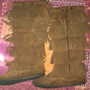 Minnetonka 5 layer fringe boots